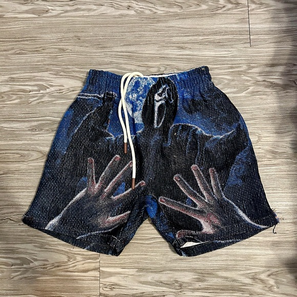 Scream Tapestry Shorts - Picture 1 of 3